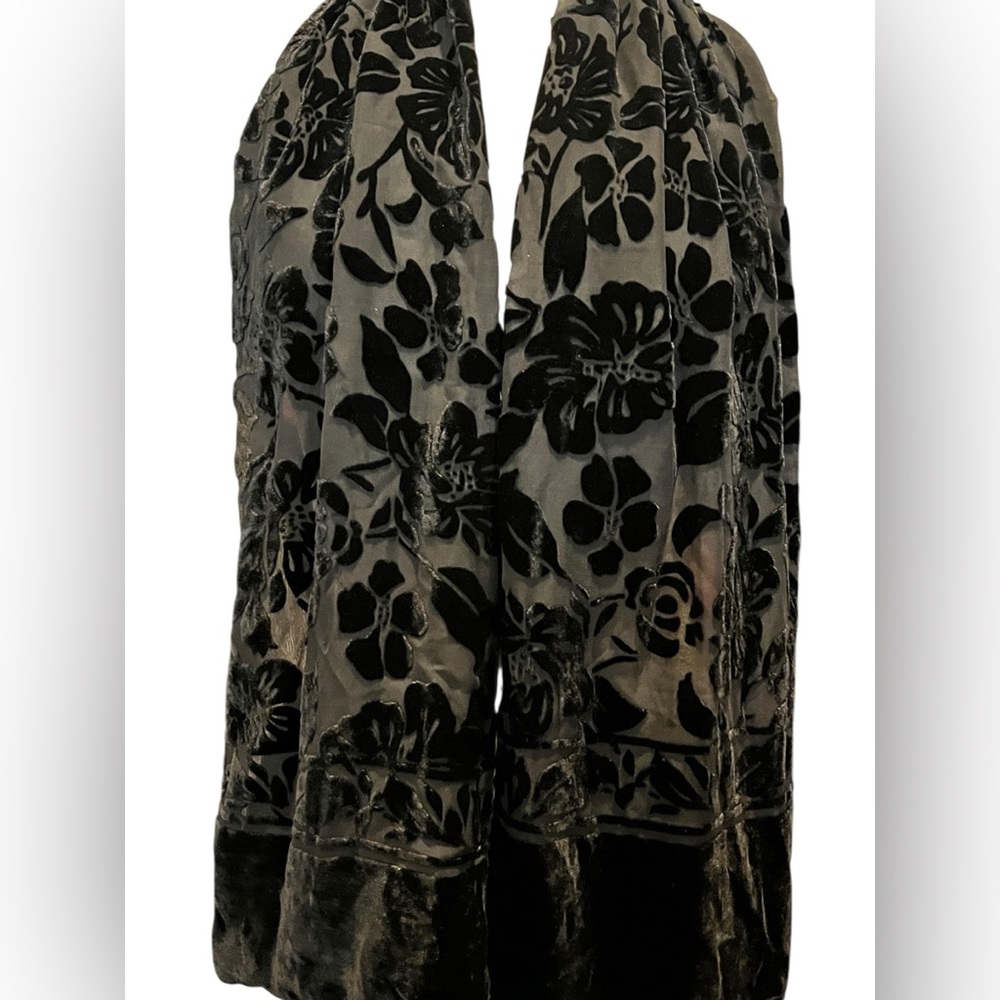 Vintage Black velvet mixed floral Shoulder wrap - Picture 1 of 4
